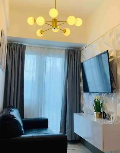 Cityscape Apartment *